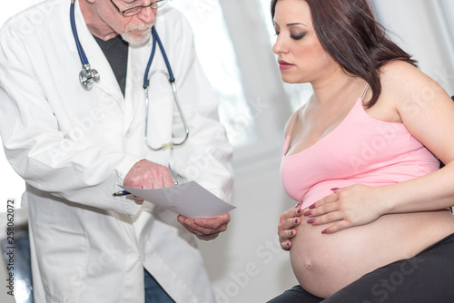 Pregnant woman and doctor