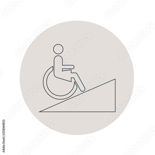 Icono plano lineal rampa con mujer en silla de ruedas en círculo color gris