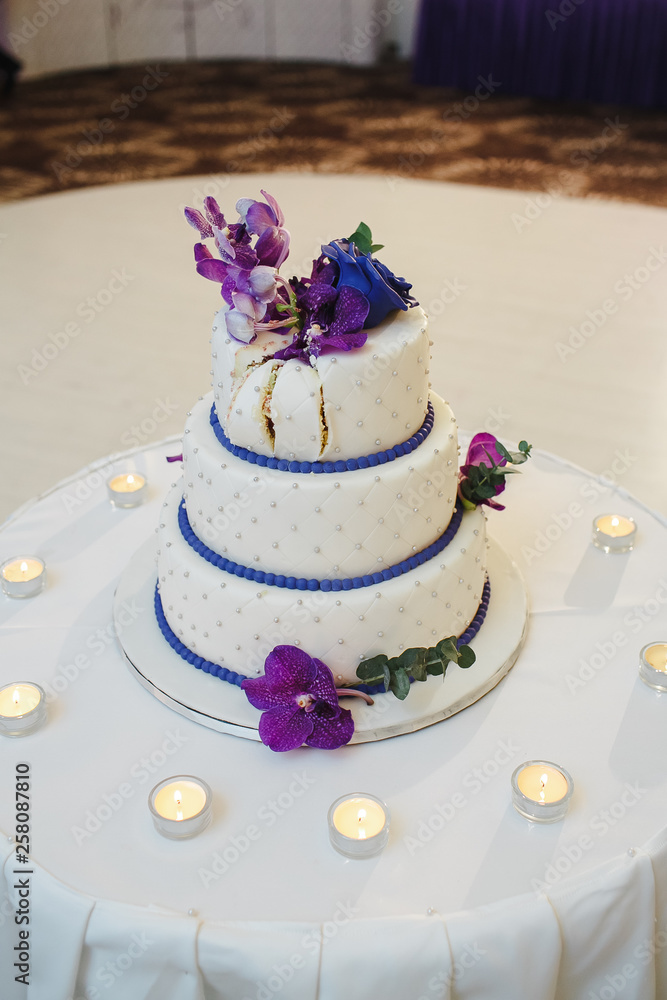 Fototapeta premium Cake sweet and beautifully decorated with flowers.