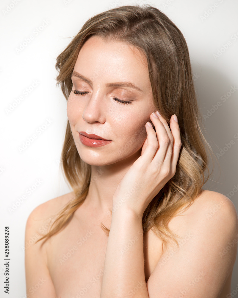 Beauty face portrait of young woman on a white background. Natural beauty - Image Beauty face portrait of young woman on a white background. Natural beauty - Image