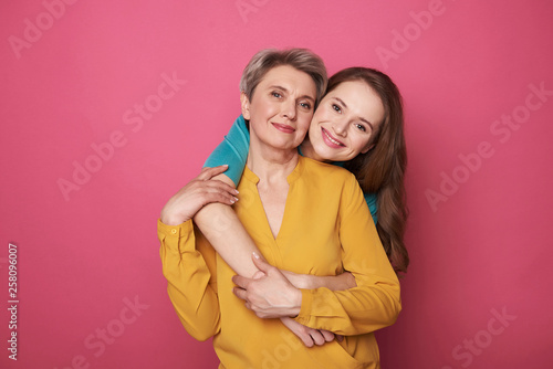 Obraz na płótnie Beautiful woman with her daughter smiling and posing for camera
