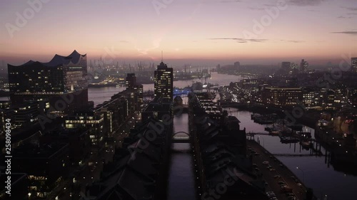 Hamburg City Drohne Abends