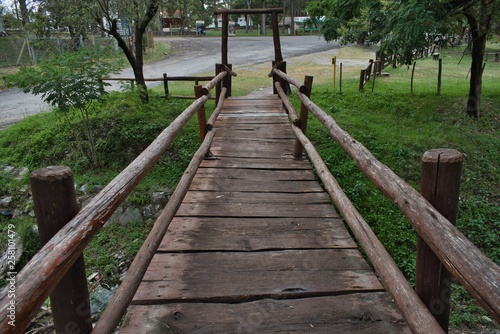 Puente de troncos