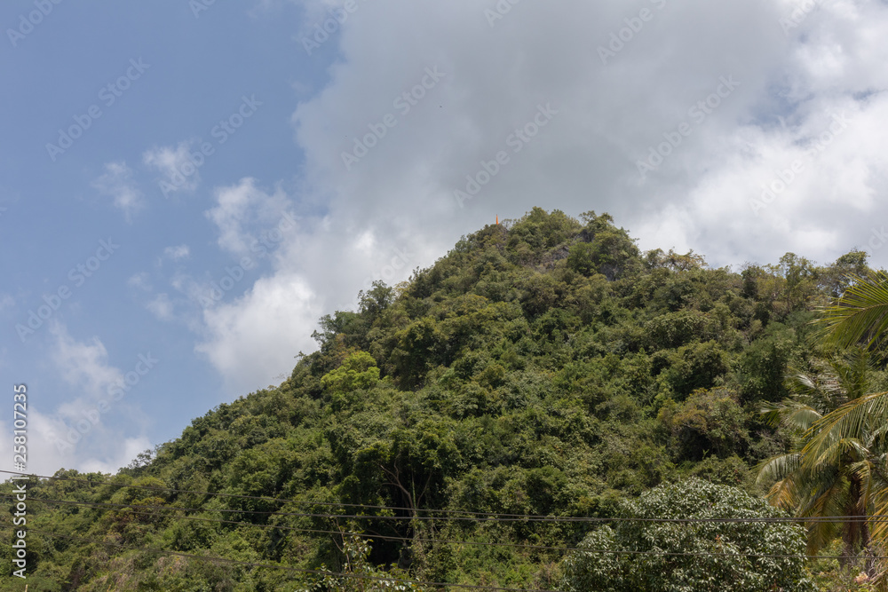 Obraz premium mountain at wat Wat Kao Or Temple in Pattalung