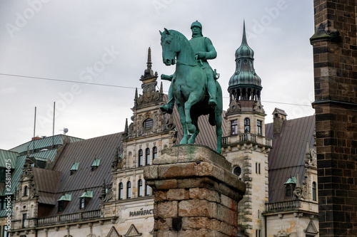 Obraz na plátně Monument of the Reichskanzler Otto von Bismarck on horseback near the Cathedral of St