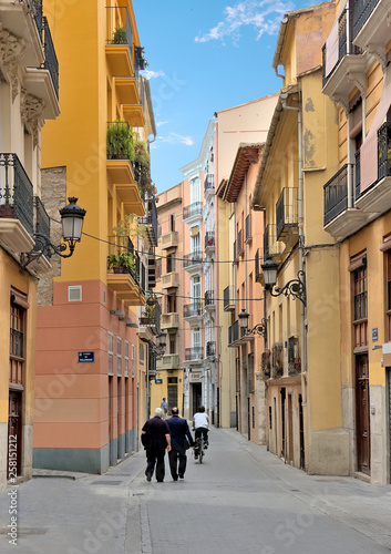 Quiet Alleyway in Valencia, Spain © AGCuesta