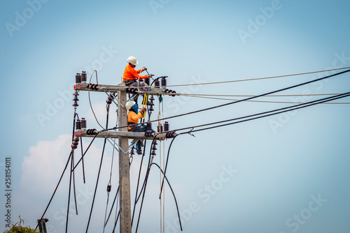 Obraz na plátne Electrician working on power pole