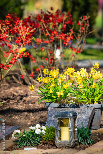 candle at the grave © EwaStudio