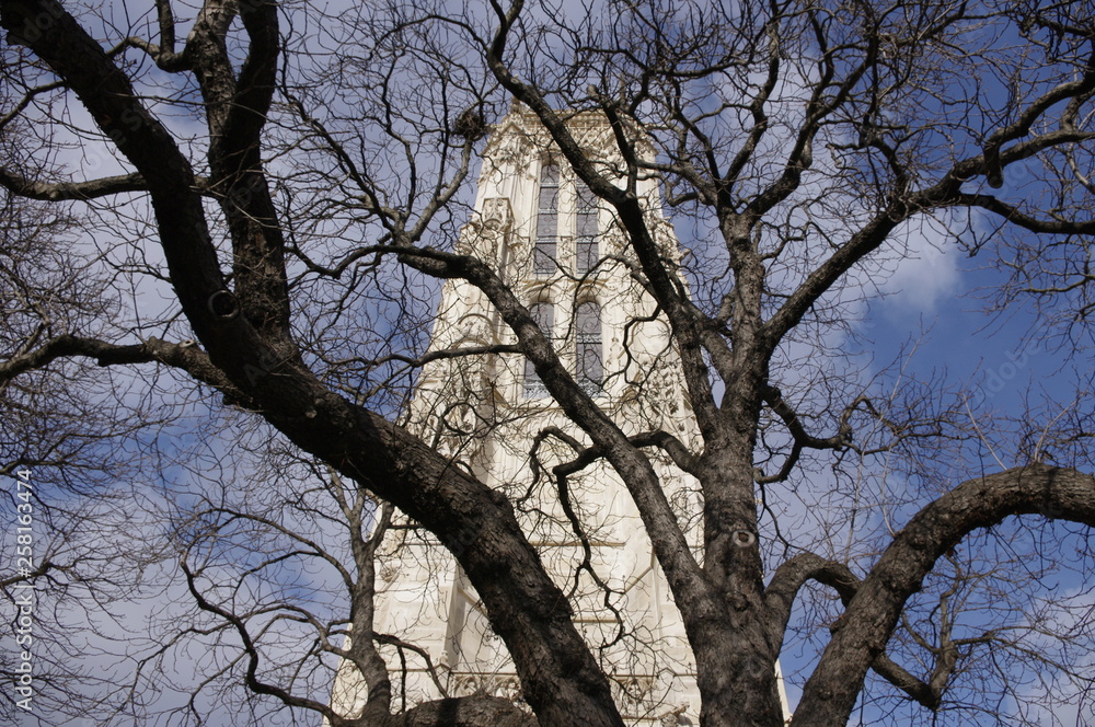 La tour St Jacques de Paris
