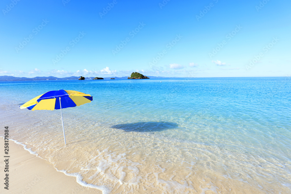 美しい沖縄のビーチと夏空 美しい沖縄のビーチと夏空