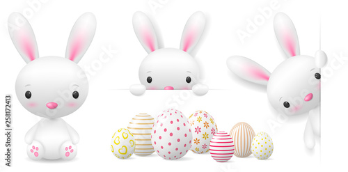 Osterhase mit Ostereiern weiß isoliert