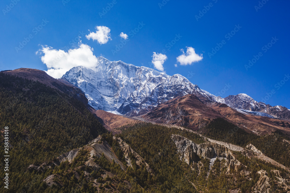 Obraz premium Annapurna circuit trek. Himalayan mountains