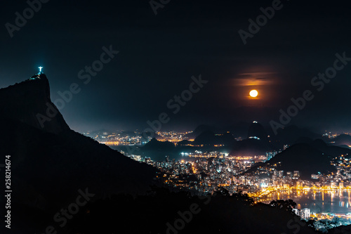 Vista Chinesa at Full Moon