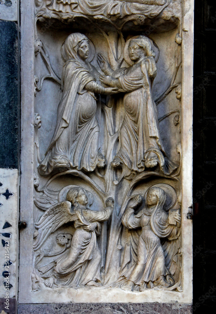 Annunciazione e Visitazione; stipite del portale maggiore della Cattedrale di San Lorenzo, Genova
