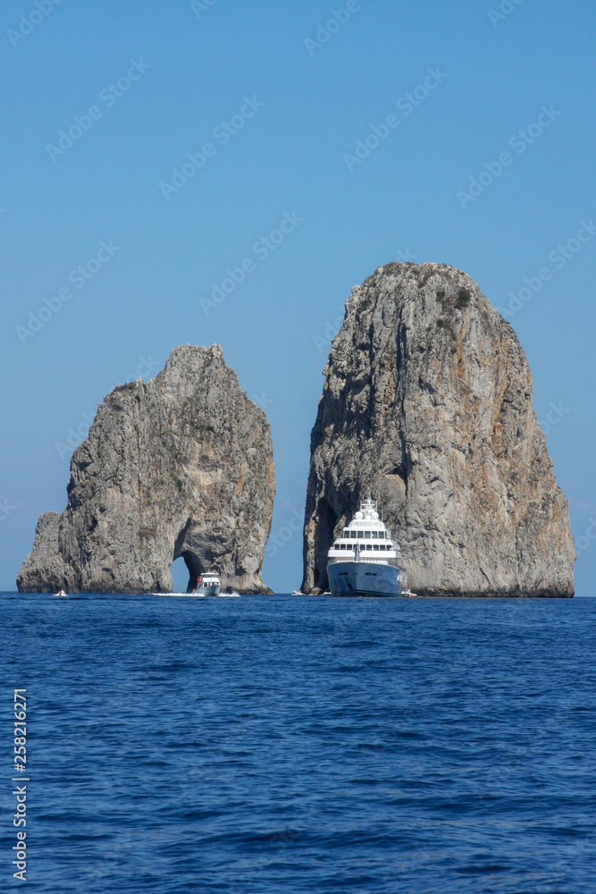 Fototapeta premium rock in the sea