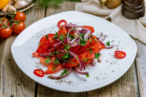 Tomato salad with red onion