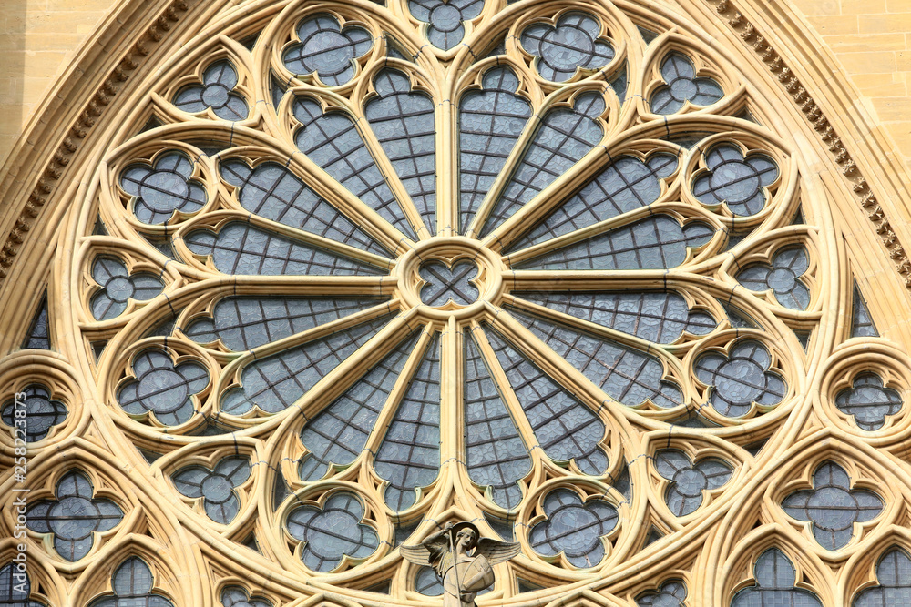 Rosace. Façade occidentale. 1220. Cathédrale Saint-Etienne. Metz. / The western façade. 1220. St. Stephen Cathedral. Metz.