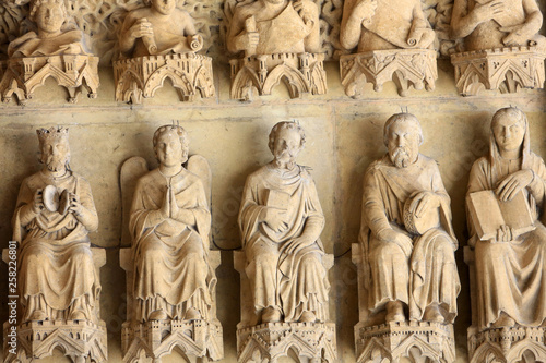 Sibylles, Prophètes, Vieillards, Anges et Rois. Portail de la Vierge. Cathédrale Saint-Etienne. Metz. / Sibyls, prophets, elders, Angels and Kings. St. Stephen Cathedral. Metz.