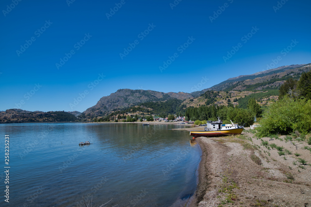 Obraz premium Boat in lake