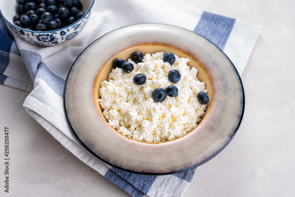 Cottage cheese with blueberries.