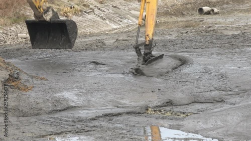 clening pond lake canal with backet Amphibious Long Reach Excavato remove  silt ground