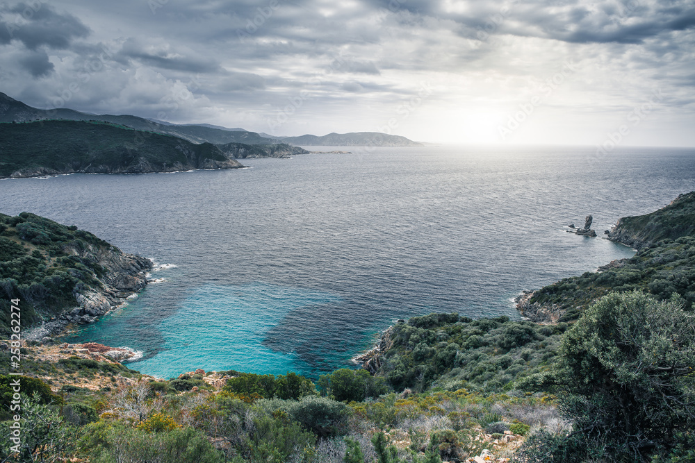 An der Küste Korsikas.