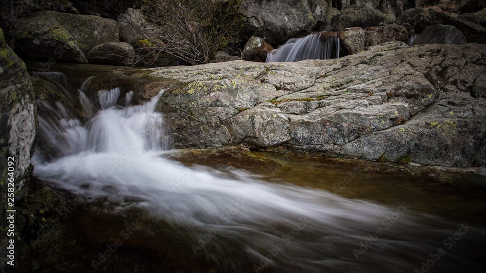 Naklejka premium Kaskaden Korsikas