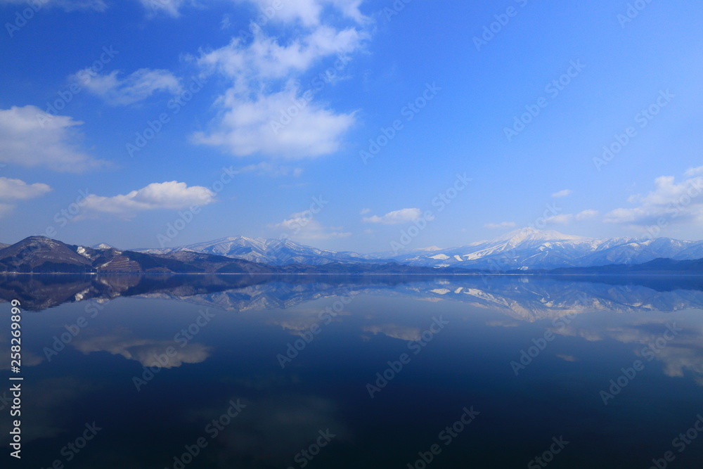 青空の田沢湖
