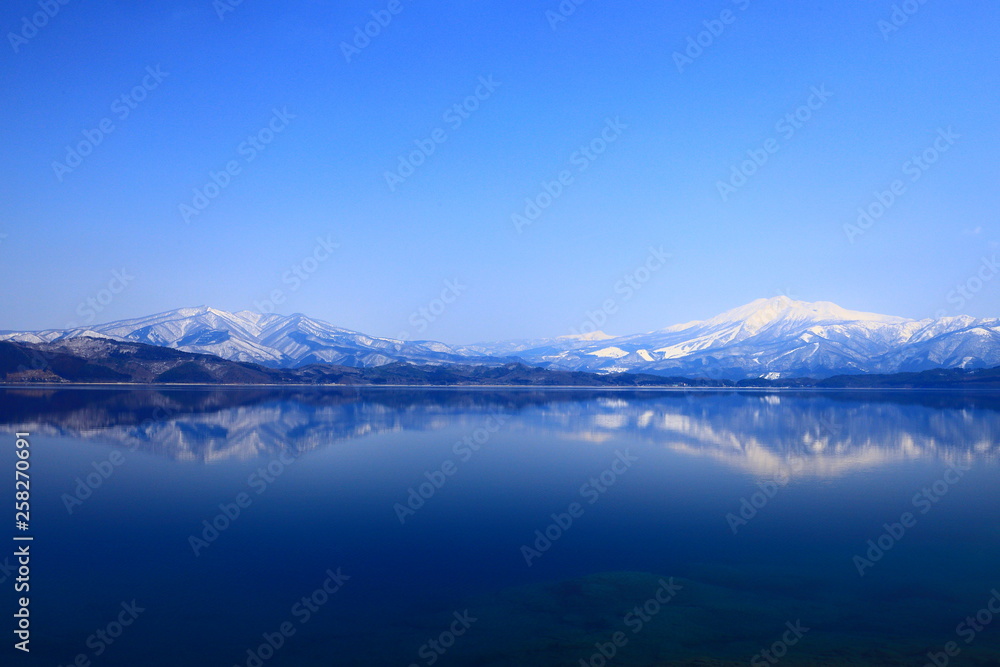 青空の田沢湖