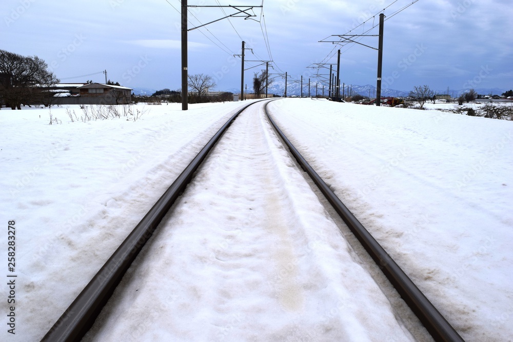 雪国の鉄道線路