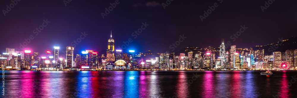 Fototapeta premium 香港 ビクトリア・ハーバー 夜景 ワイド