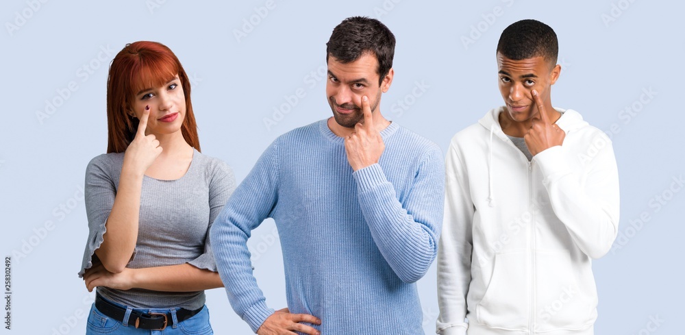 Obraz premium Group of three friends standing and looking to the front