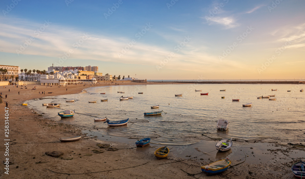 Playa de la Caleta, Cádiz, al atardecer Stock Photo | Adobe Stock