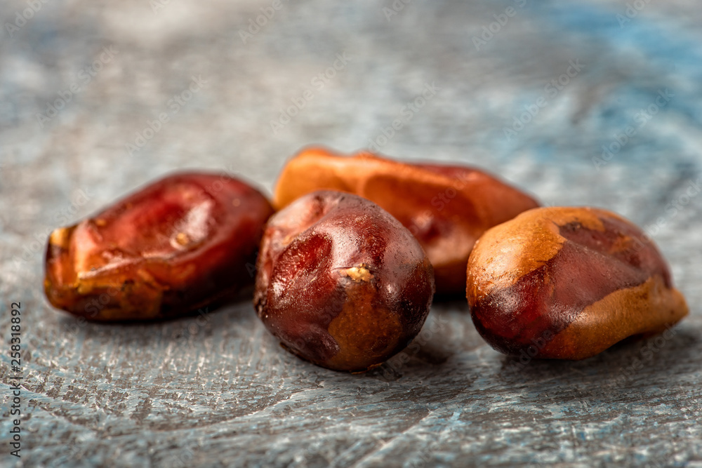 Obraz premium Delicious dried dates, a favorite dish of many gourmets.