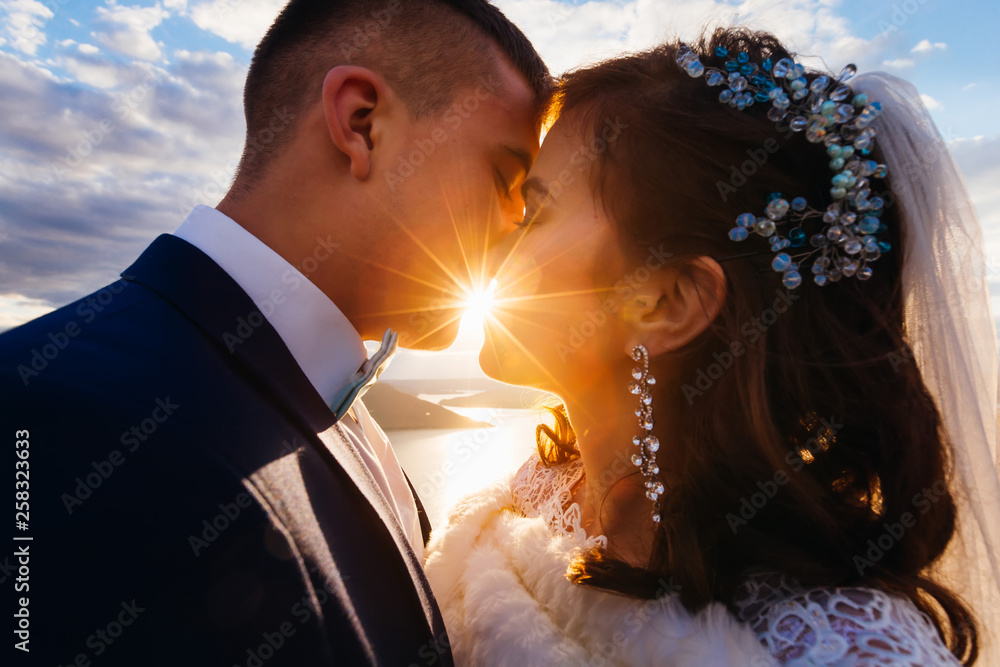 sun rays between the faces of the newlyweds. kiss on the nature. Stock ...