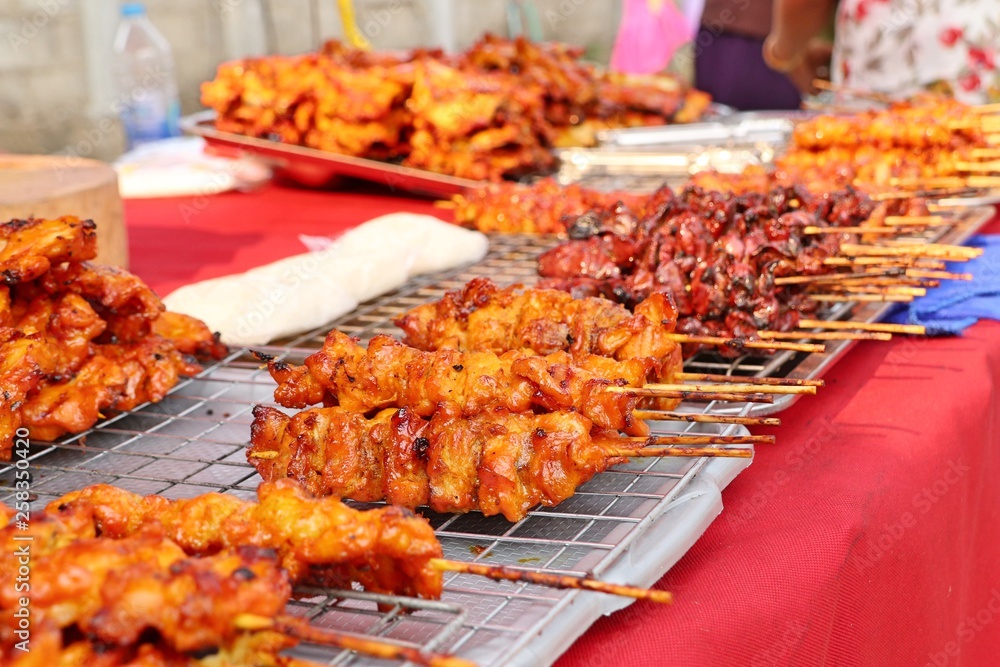 Obraz premium grilled chicken at street food