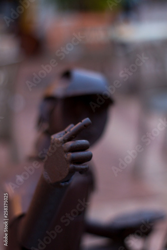 Wallpaper Mural metal statue Torontodigital.ca