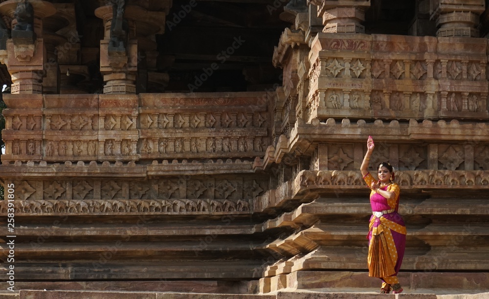 Fototapeta premium Ramappa temple warangal, Lonely dancer. 