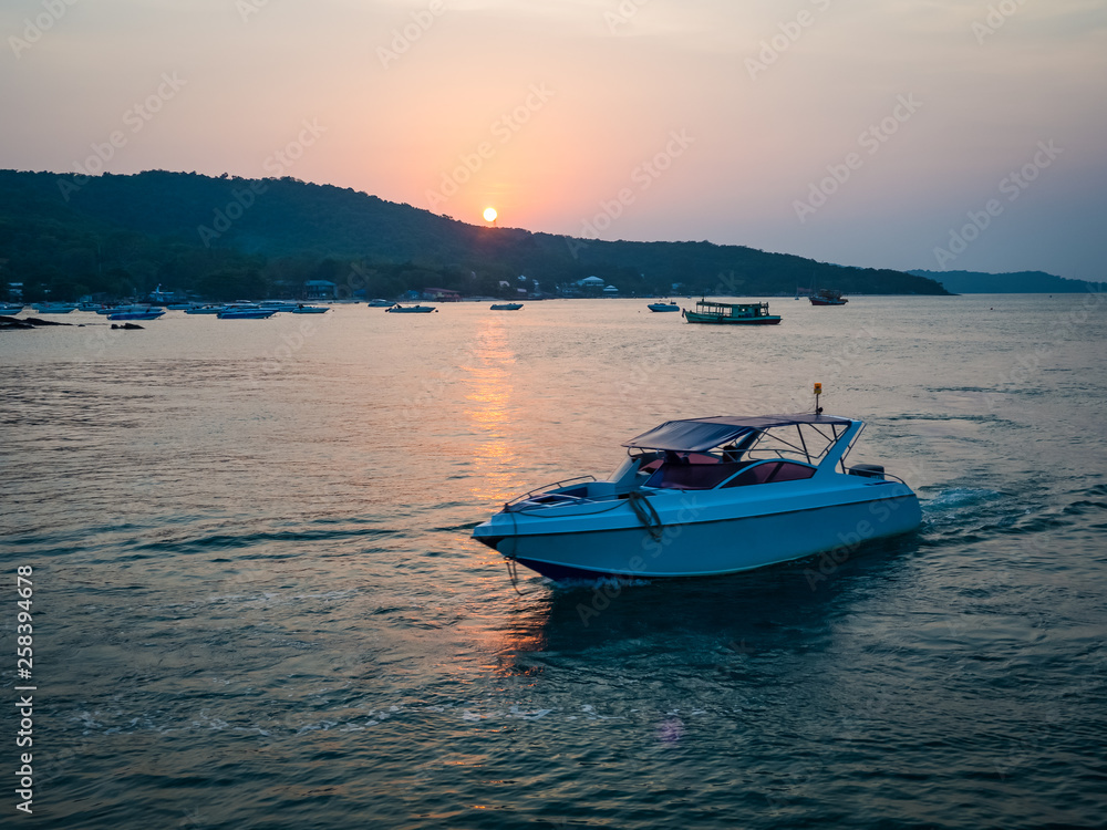Naklejka premium White motor boat at Sunset on Thailand sea