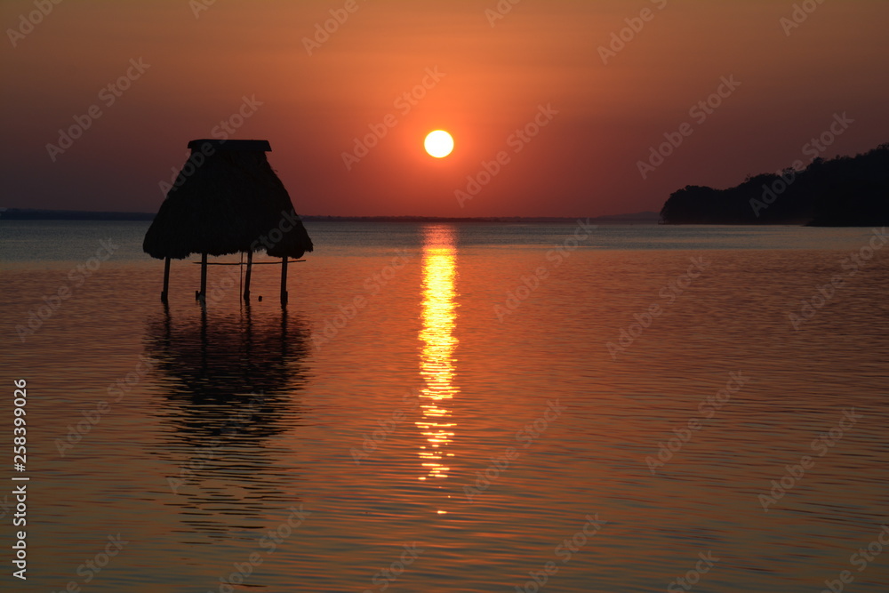Coucher de Soleil Lac Peten Itza El Remate Guatemala Coucher de Soleil Lac Peten Itza El Remate Guatemala