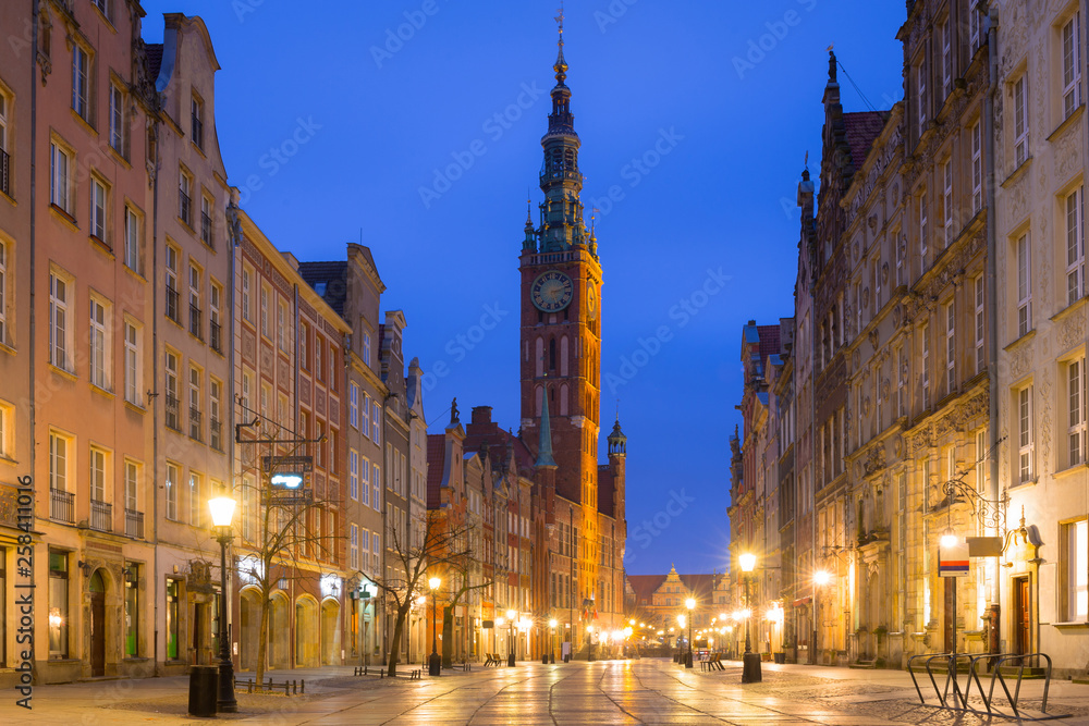 Fototapeta premium Architecture of the old town in Gdansk at dawn, Poland