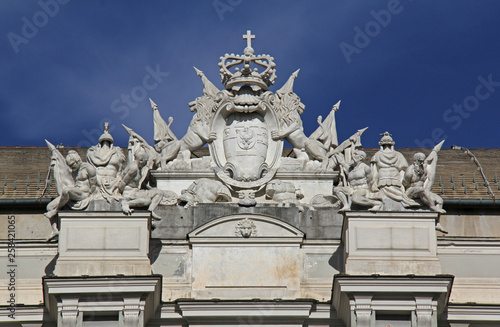 sculture con stemma e corona; Palazzo Ducale a Genova photo