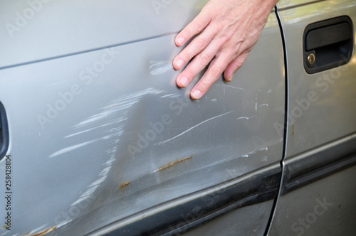 Mann Lackschaden PKW