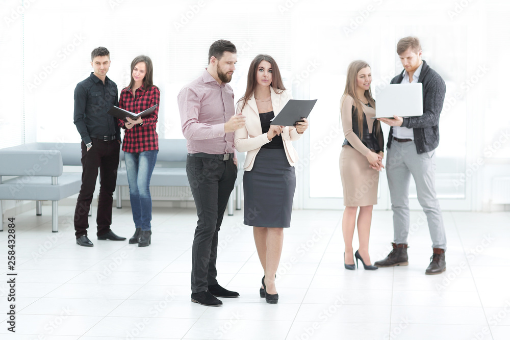 Fototapeta premium business team is waiting for the workshop in the office hall