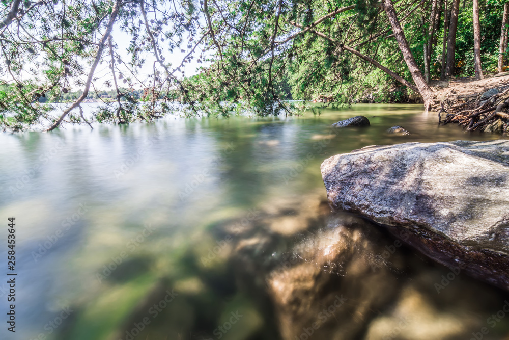 Fototapeta premium Beautiful landscape scenes at lake jocassee south carolina