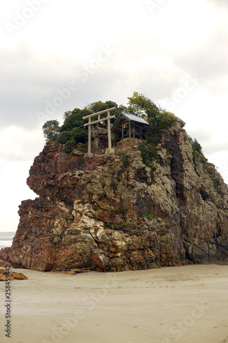 島根県の神秘的な名所稲佐の浜 日本