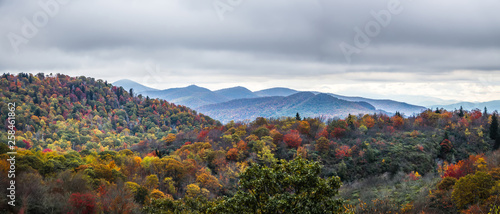 blue ridge and smoky mountains changing color in fall
