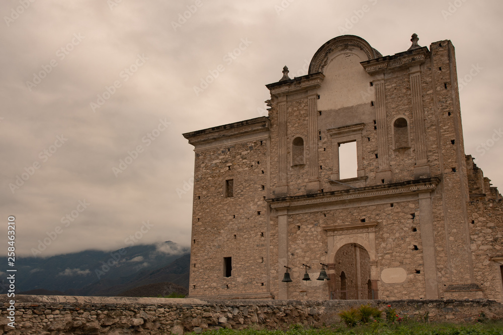 Iglesia inconclusa de Bucareli en la Sierra Gorda de Querétaro Iglesia inconclusa de Bucareli en la Sierra Gorda de Querétaro