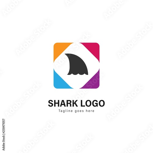 Shark logo template design. Shark logo with modern frame vector design © Robani