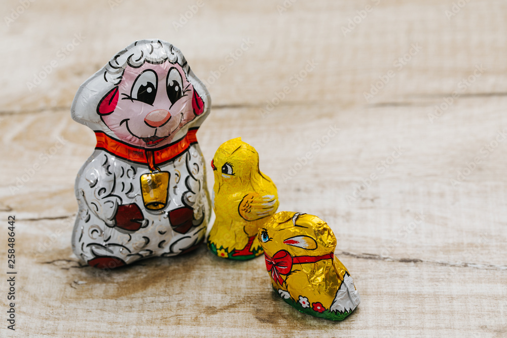Fototapeta premium Happy Easter. Congratulatory easter background. Easter eggs and flowers